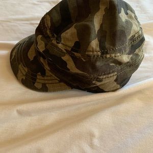 Women’s camo hat